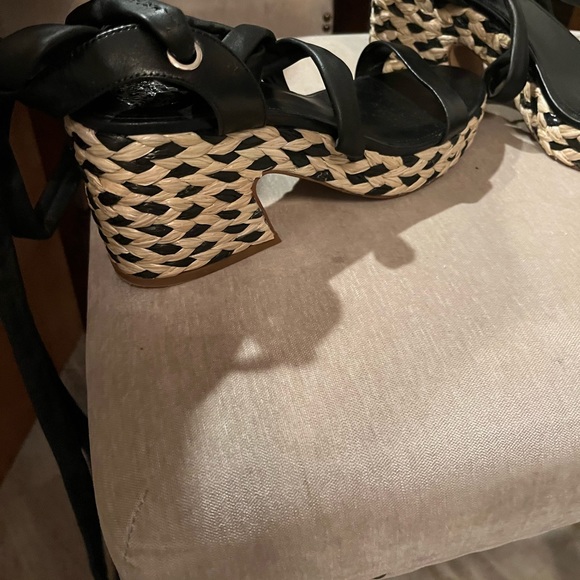 Vince Camuto Black and Tan Wedges - Picture 4 of 6